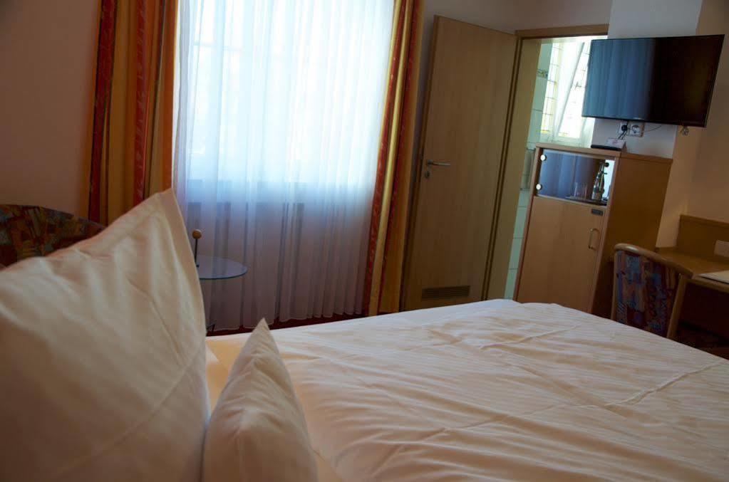 Hotel Restaurant Thum บาลิงเงน ภายนอก รูปภาพ